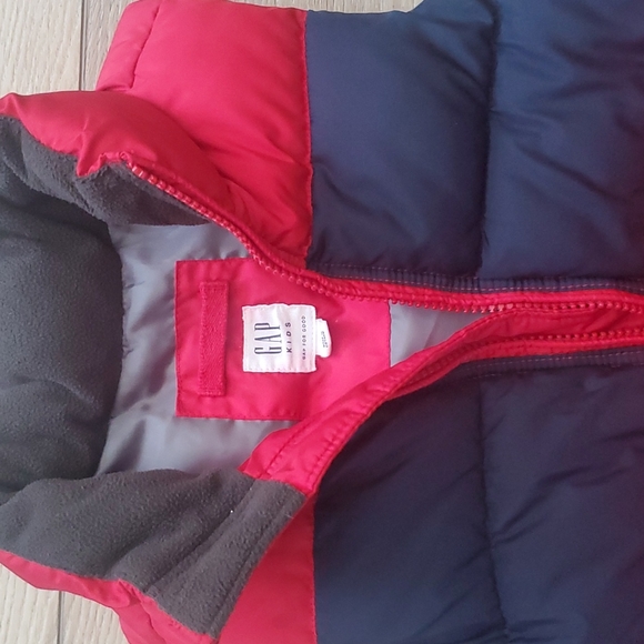 Gap Kids zip up vest - Picture 2 of 3
